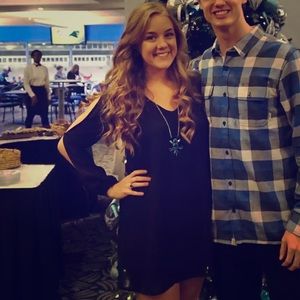 Size Medium Black Flowy Dress 🖤